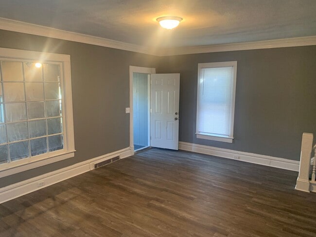 Building Photo - 3 Bed 1 Bath Home