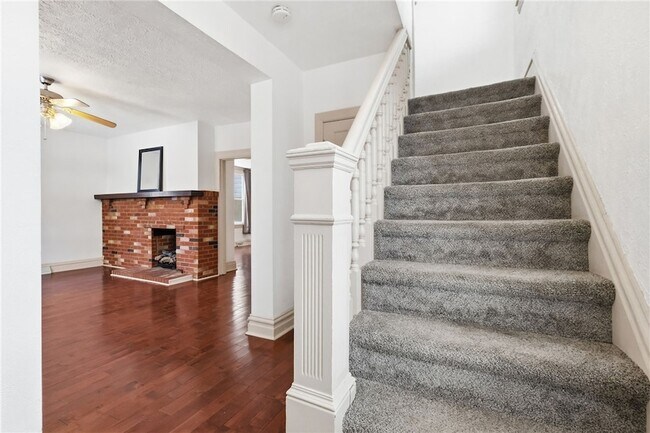 Building Photo - 112 De Witt Street Unit