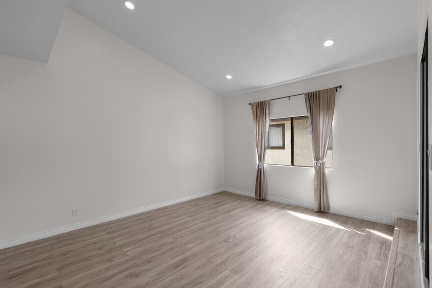 Building Photo - 7650 Topanga Canyon Blvd