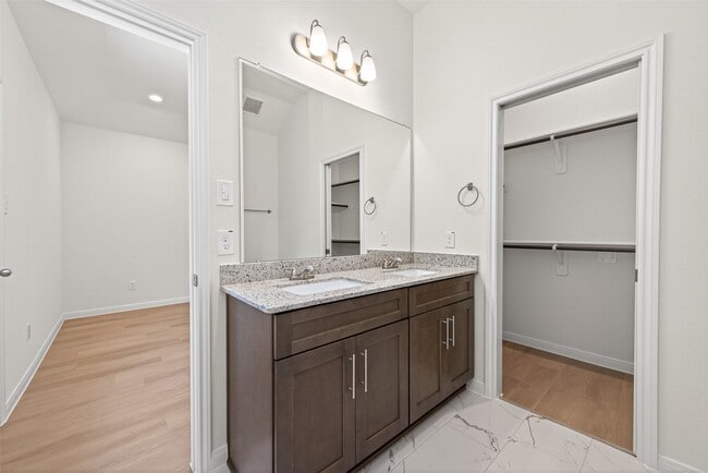 Building Photo - 11864 E Gate Dr