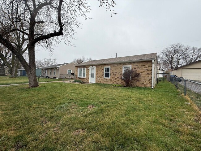 Building Photo - Charming 3-Bedroom Carter Lake Home w/ Garage & Fenced Yard!