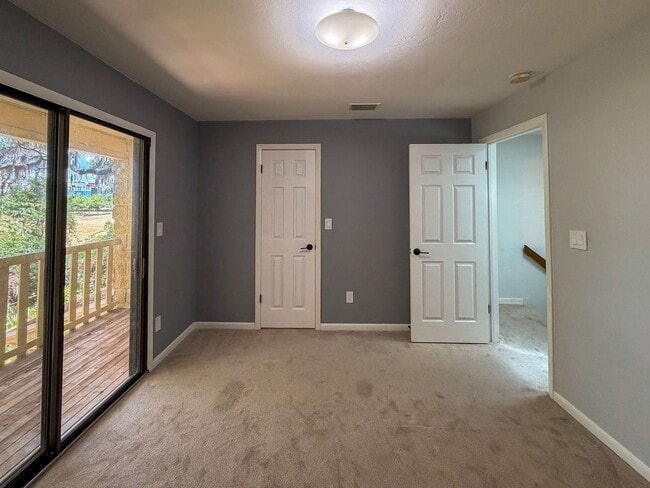 Building Photo - 2BR/1.5BA Townhouse in Mill Run!