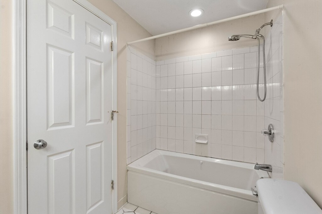 Building Photo - 1216 Vfw Pky