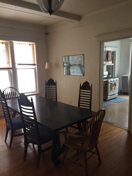 Building Photo - 434 W Roslyn Pl