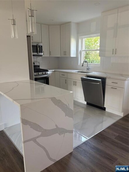 Building Photo - 671 Midland Ave