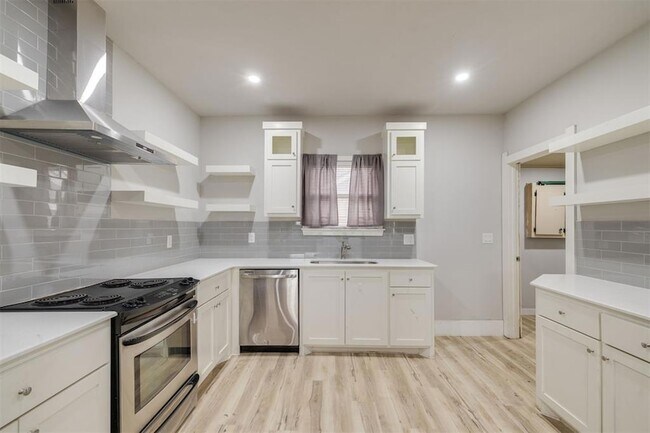 Building Photo - 726 NW 24th St