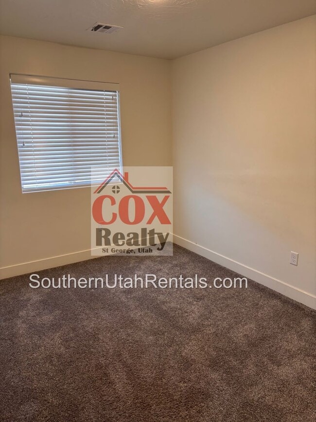 Building Photo - Beautiful Desert Canyon 4 Bedroom / 2.5 Ba...