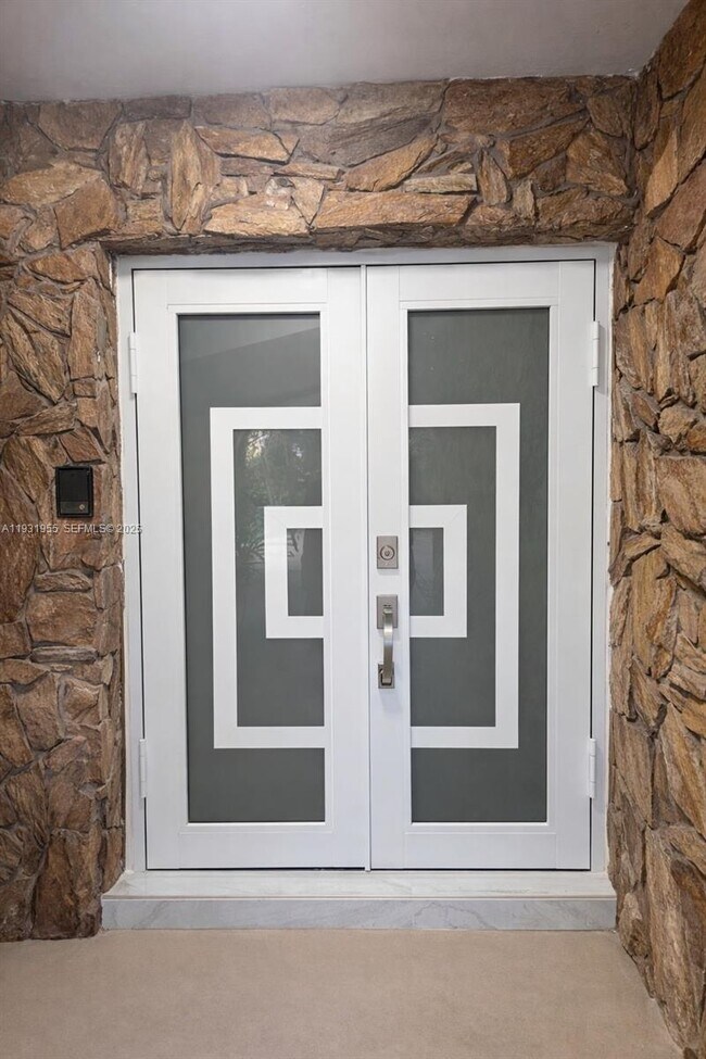 Building Photo - 5095 SW 73rd Ave