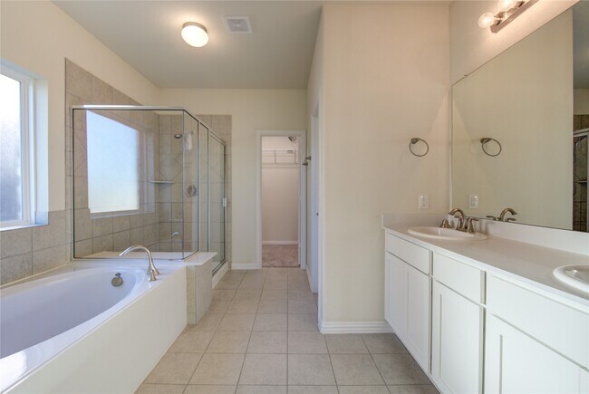 Building Photo - 30243 Twisting Springs Dr