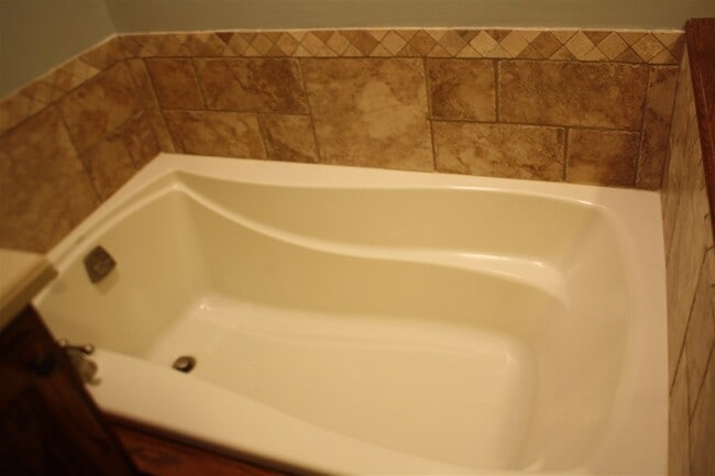 Building Photo - 1833 Greensprings Ln