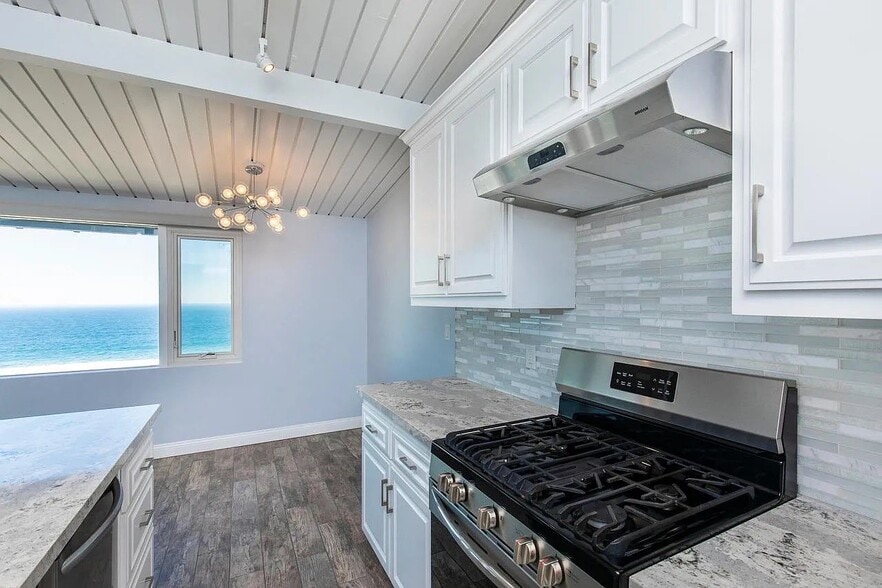 Building Photo - 1710 Esplanade