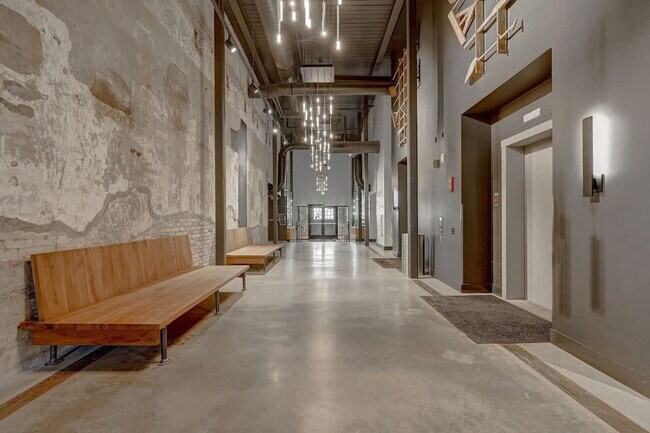 Building Photo - 1011 W Juneau Ave