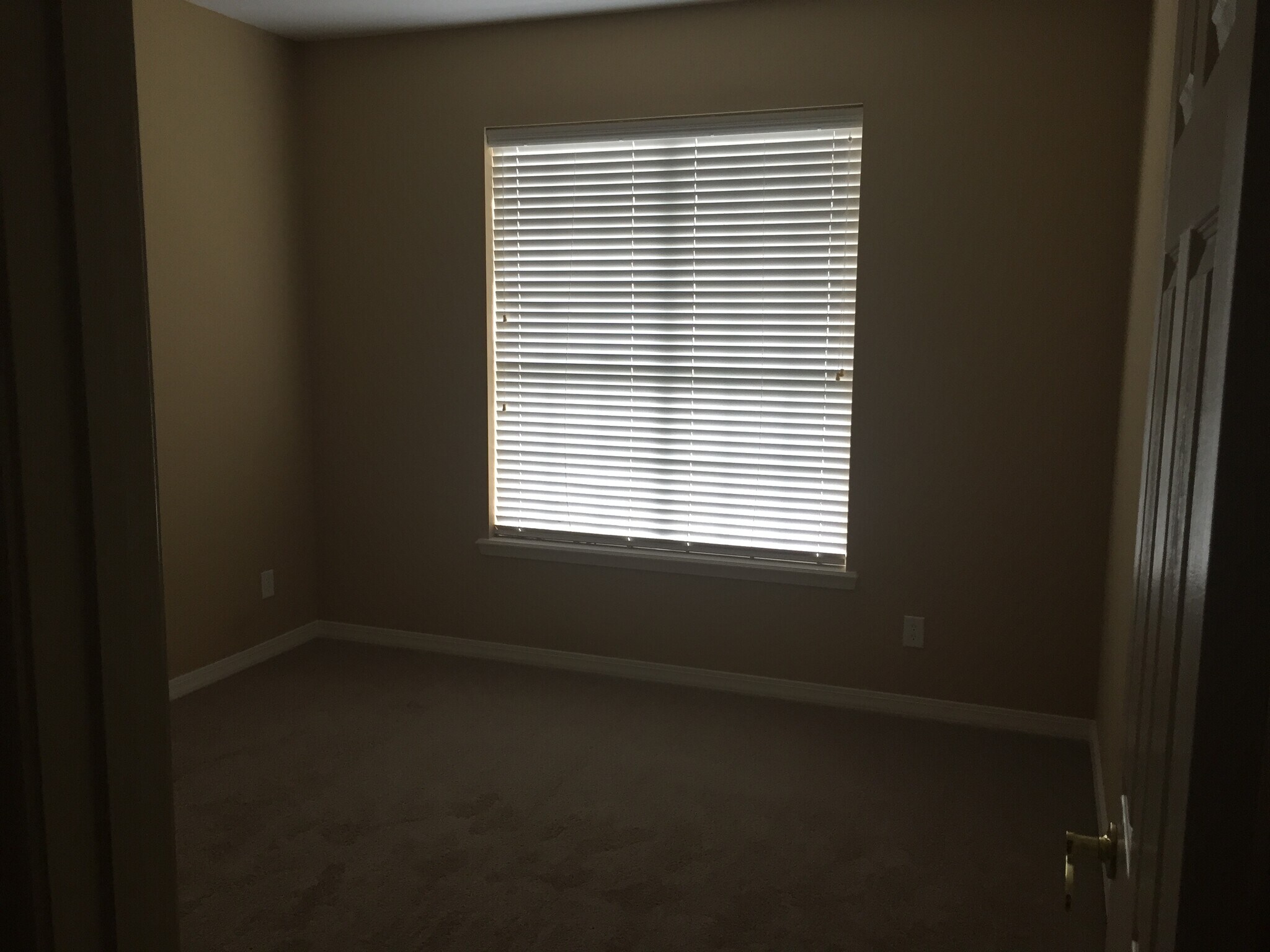 Building Photo - 8004 Laurel Hill Dr