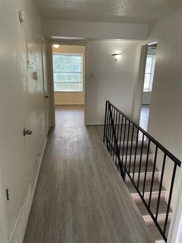 Building Photo - 915 N Elm St