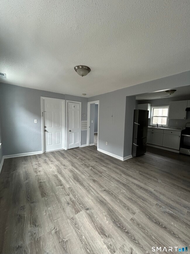 Building Photo - 18 Wilson St