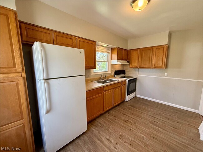 Building Photo - 857 Kennebec Ave