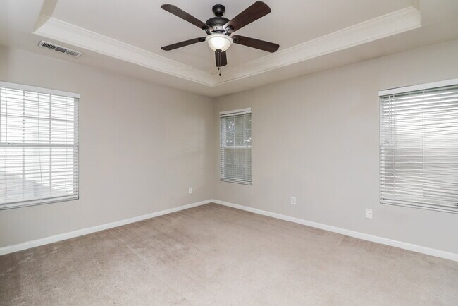 Building Photo - 305 Silver Spring St