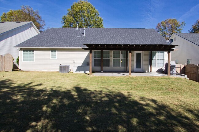 Building Photo - Gwinnett County 3 Bedroom 2 Bathroom Ranch