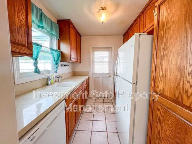 Building Photo - 522 Pepper Dr