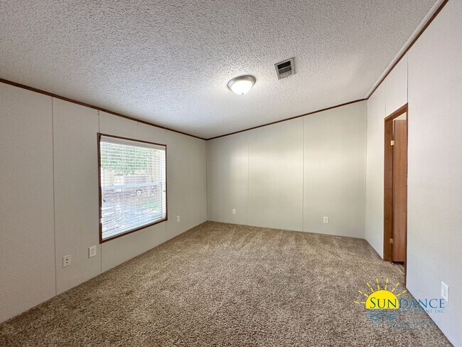 Building Photo - 3 Bedroom Home Near Both Bases
