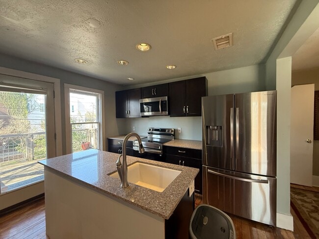 Building Photo - 1822 W 35th St