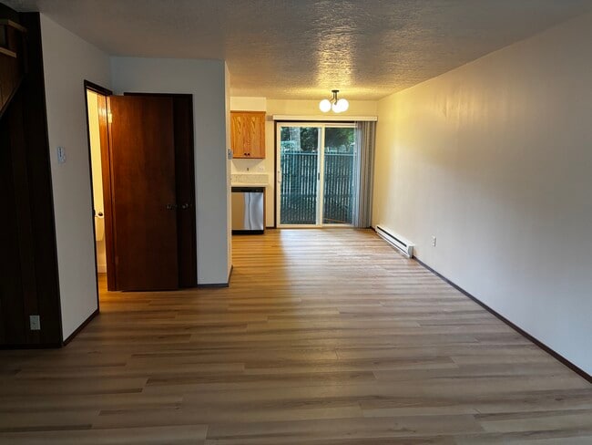Living/Dining Room - Southern Belle