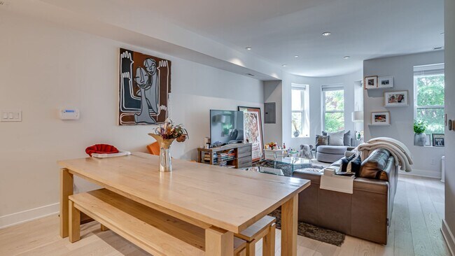 Building Photo - Luxurious Living in NW DC!