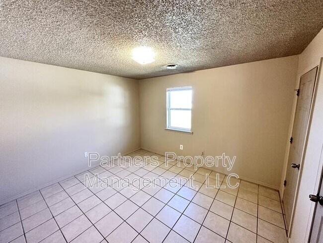 Building Photo - 97 N Pine Ave