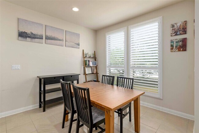 Building Photo - 6814 E Riverside Dr