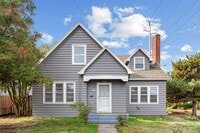Building Photo - Spacious 6 Bed 2 Bath Home- N Portland Charmer!