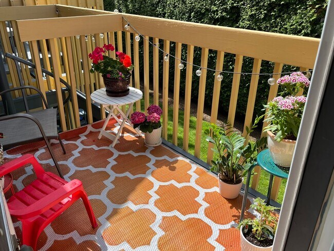 Building Photo - 1400 Hartford Tpke