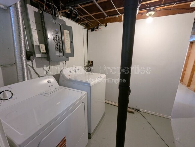 Building Photo - 9418 Pattonwood Dr