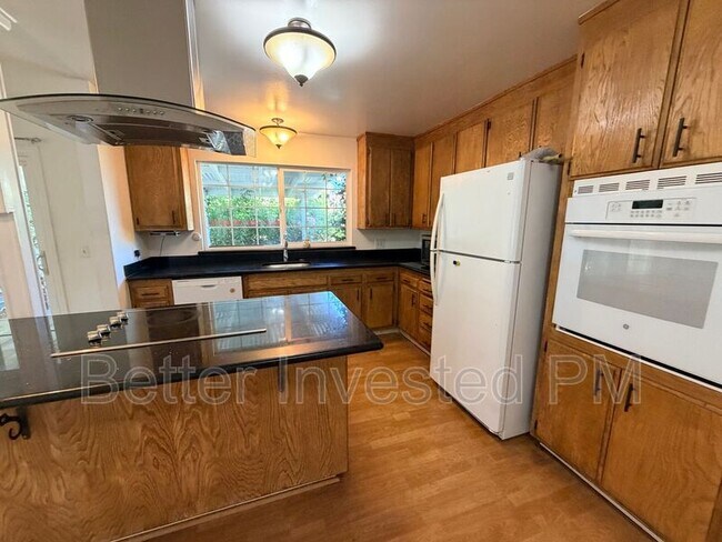 Building Photo - 1713 Mariposa Dr