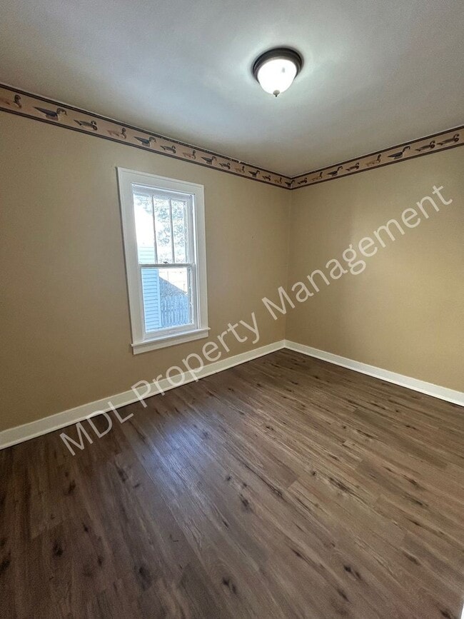 Building Photo - Charming 3 bedroom home available now!