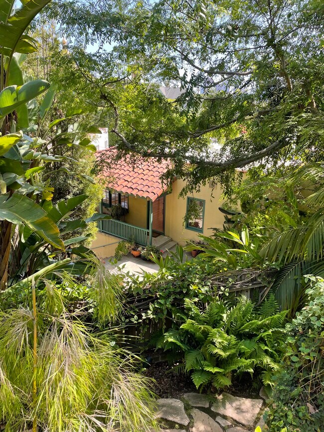 Top view - 1521 Portia St