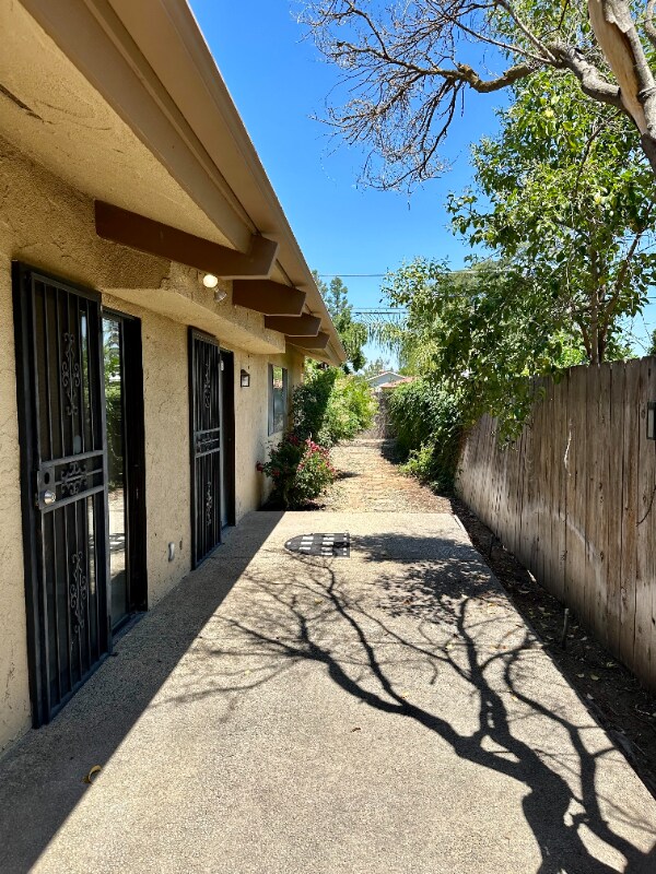 Building Photo - 5374 N West Ave
