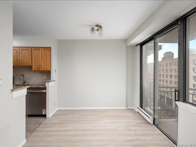 Building Photo - 15 Stewart Pl