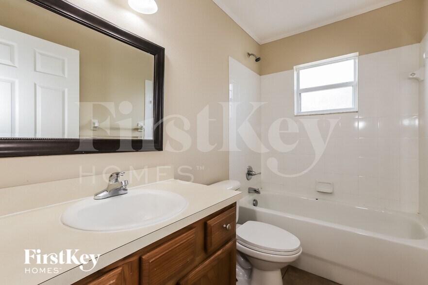 Building Photo - 3668 Sandhill Crane Dr