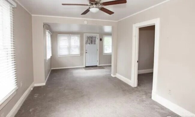 Building Photo - 208 Lincoln St