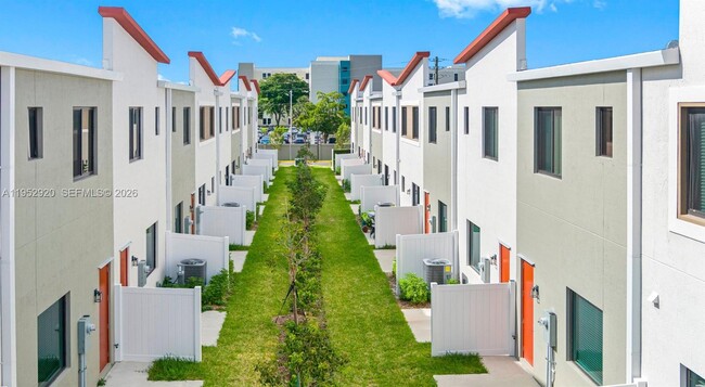 Building Photo - 1001 NE 58th St