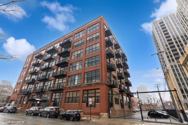 Building Photo - 525 W Superior St