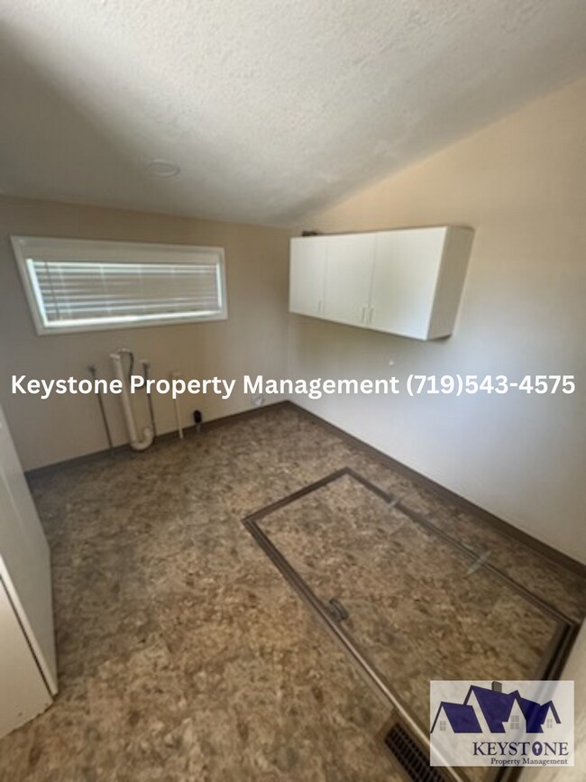 Building Photo - Charming 2 Bedroom/1 Bath House on Large Lot  $1250/$1250