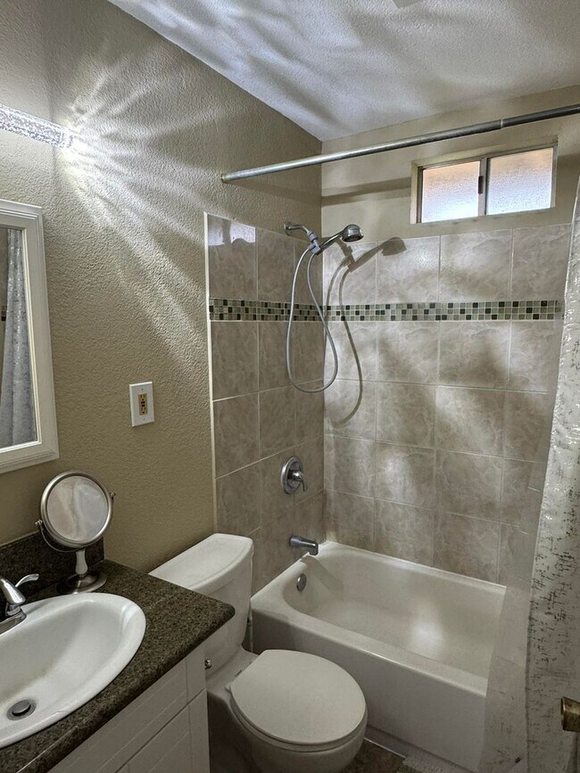 Building Photo - 6425 Thomas Dr