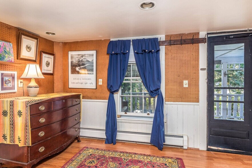 Building Photo - 27 Blaney St