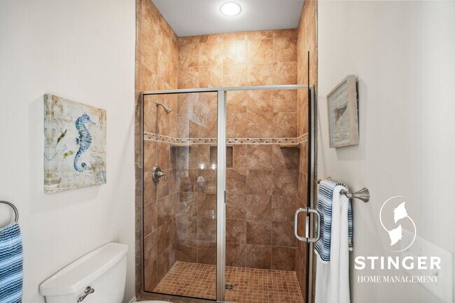 Building Photo - 700 Bay St