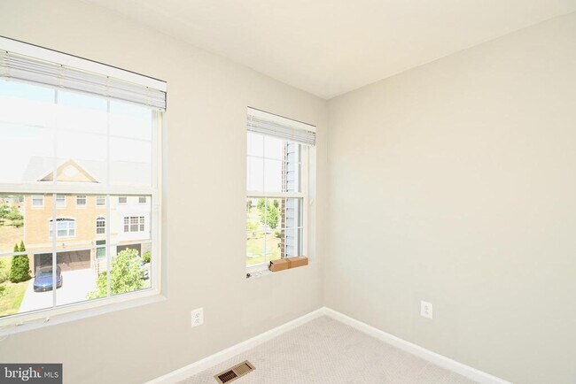 Building Photo - 11177 Southport Pl