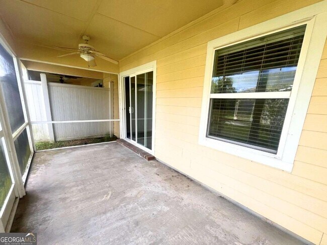 Building Photo - 303 Gary Cir