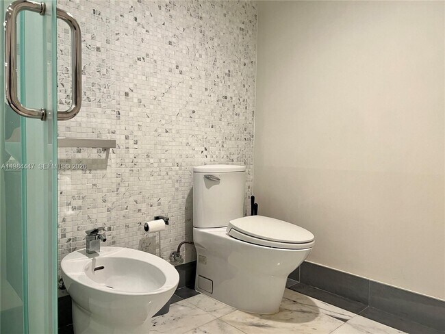 Building Photo - 200 Biscayne Blvd Way