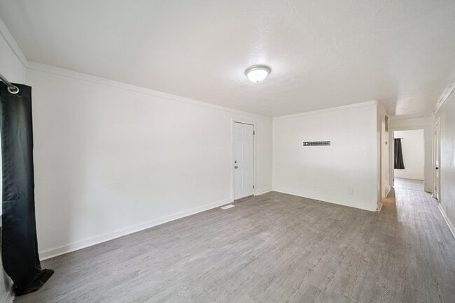 Building Photo - 1304 S Husband St