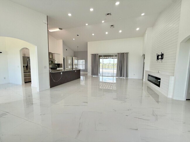 Building Photo - 11400 Lovers Ln